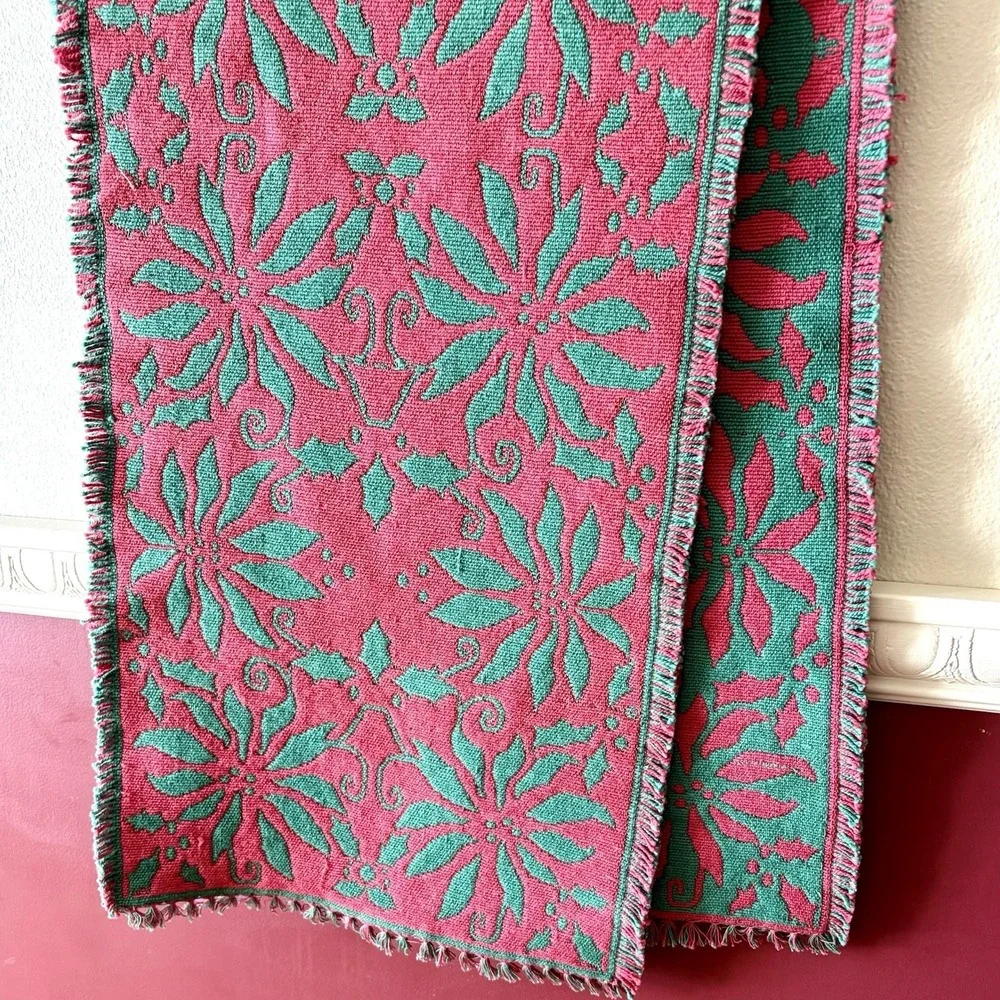 Vintage woven table‎ runner reversible red green Christmas poinsettias